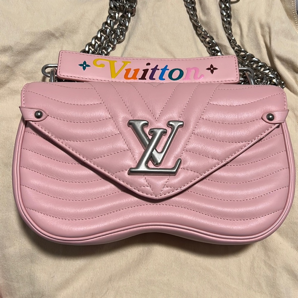Louis Vuitton New Wave chain bag pink